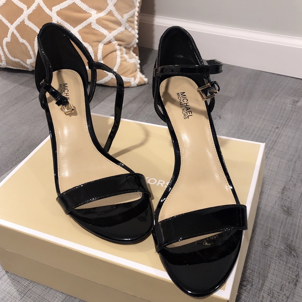 MK black heels